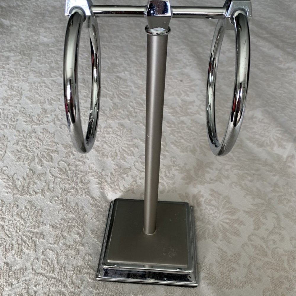 Hand towel holder